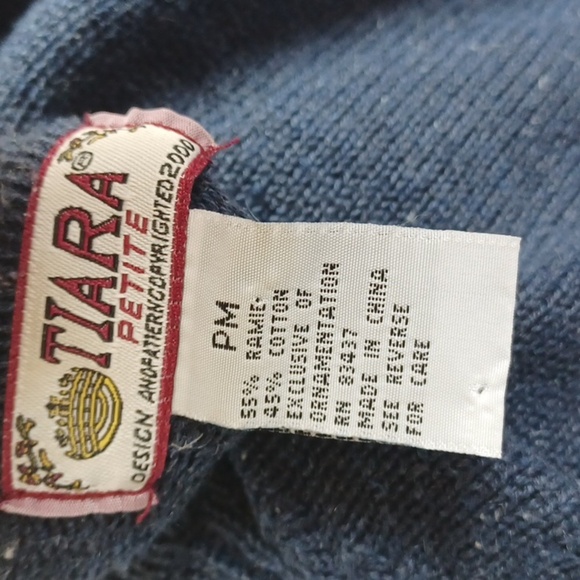 Tiara Autumn Leaf cardigan size PM, 20" PTP, 22" L - Picture 6 of 7